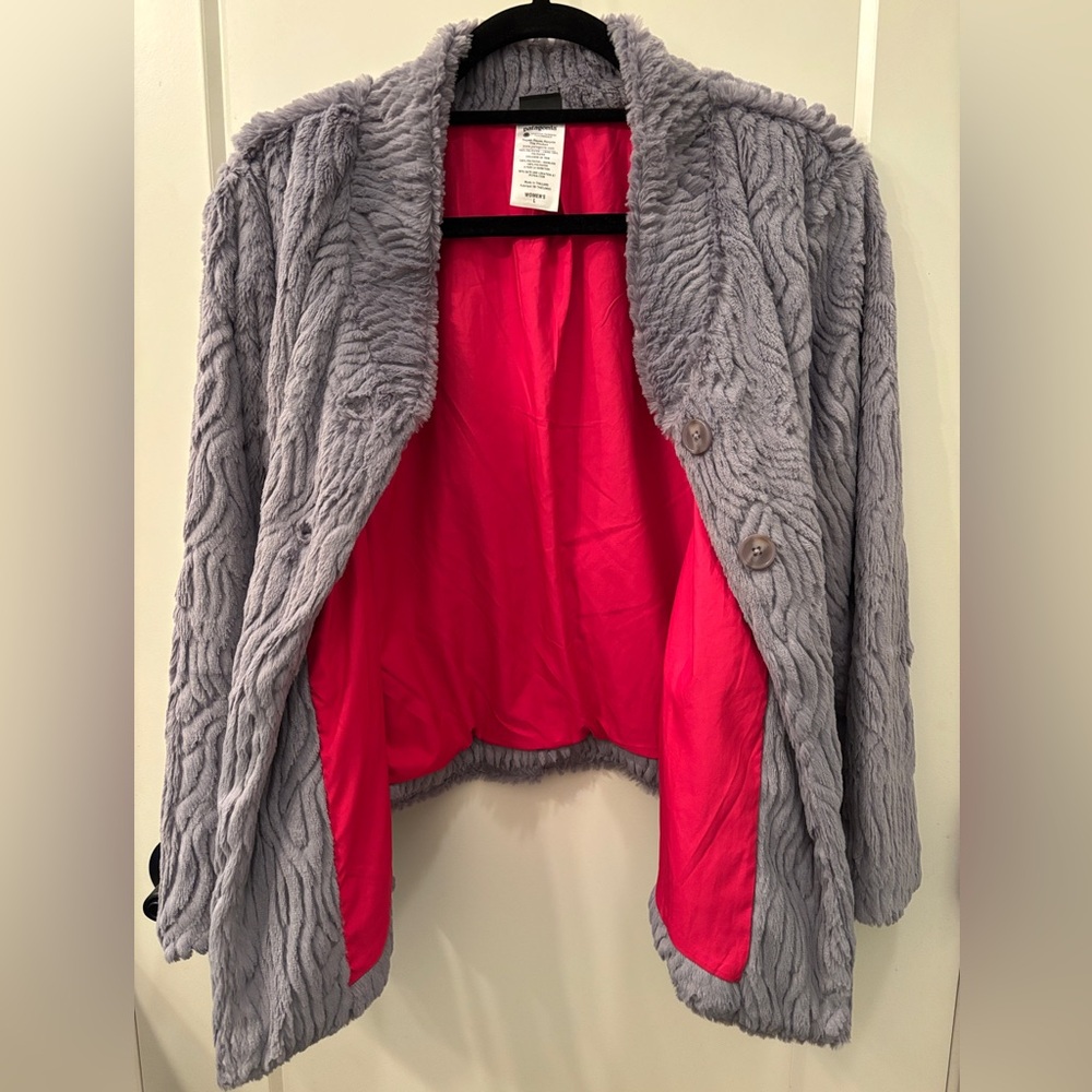 Patagonia grey faux fur jacket - Picture 5 of 5